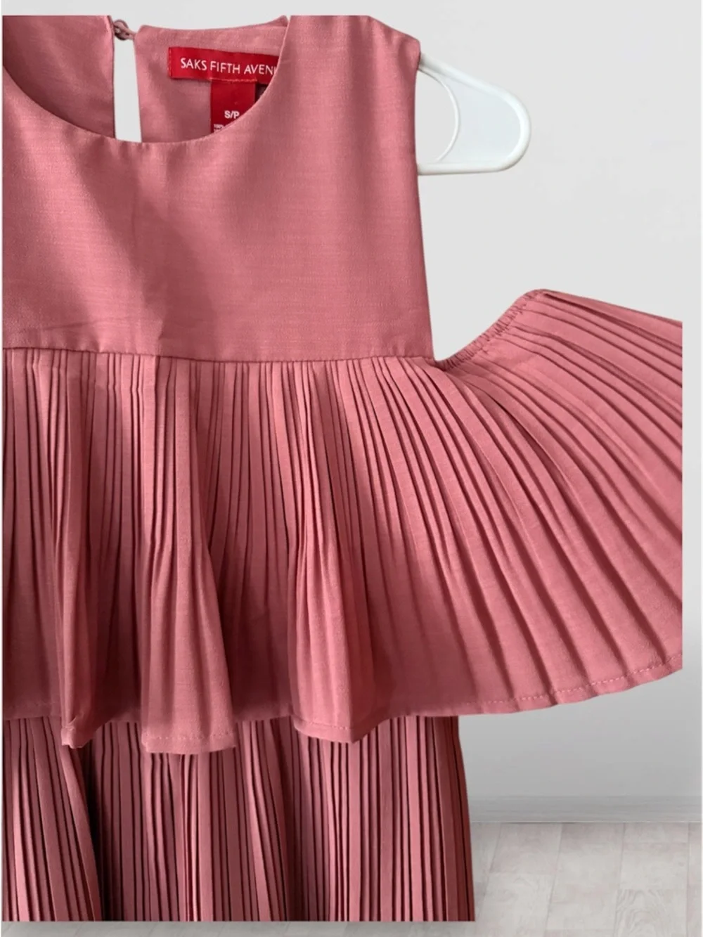 Saks Fifth Avenue Pleated Cold Shoulder Tiered Dress in Rose - Size S - Picture 4 of 7